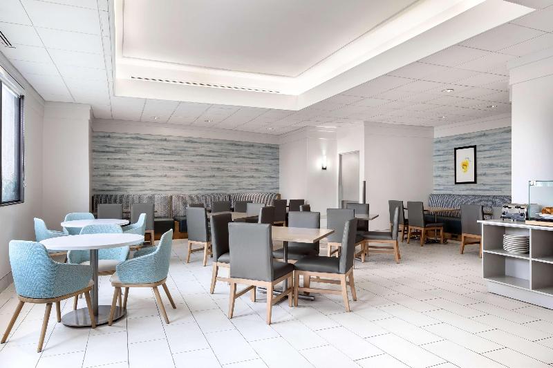 בית מלון כפרי Embassy Suites By Hilton Tampa Airport Westshore