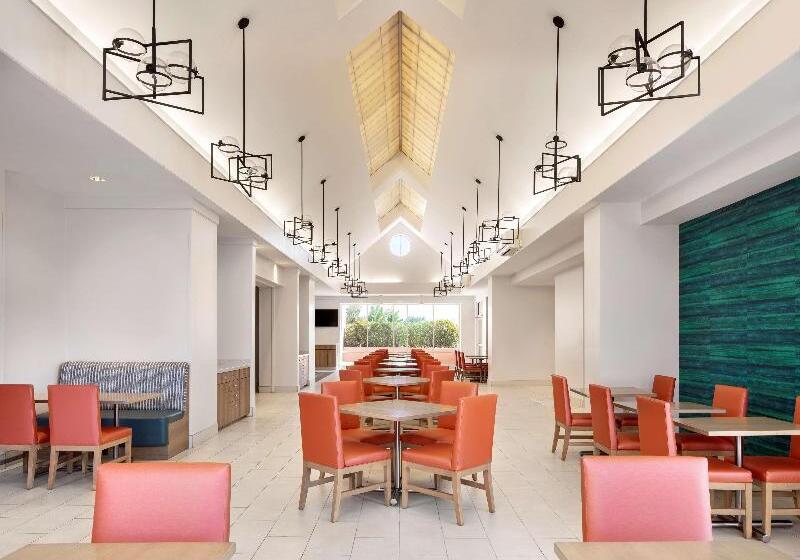 בית מלון כפרי Embassy Suites By Hilton Tampa Airport Westshore