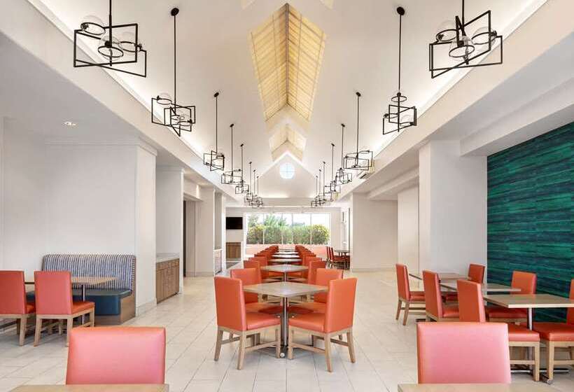 בית מלון כפרי Embassy Suites By Hilton Tampa Airport Westshore