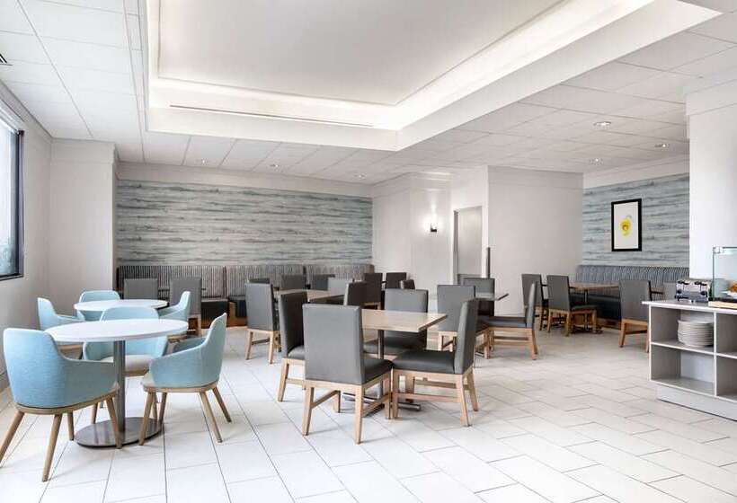 בית מלון כפרי Embassy Suites By Hilton Tampa Airport Westshore