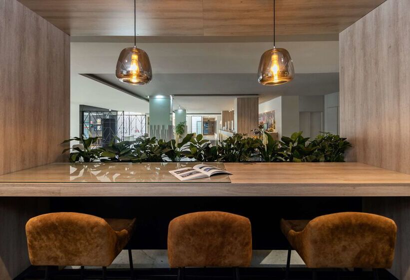 هتل Golden Tulip El Mechtel