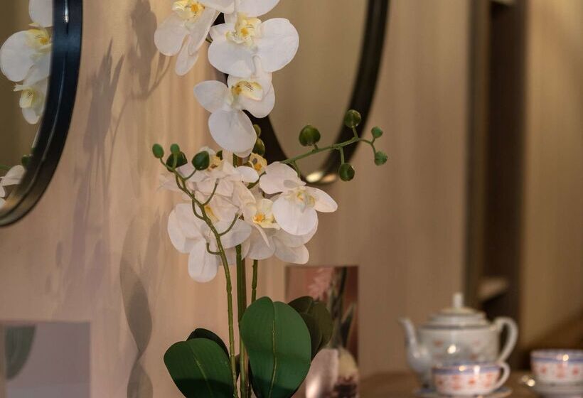 هتل Golden Tulip El Mechtel