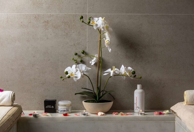 هتل Golden Tulip El Mechtel