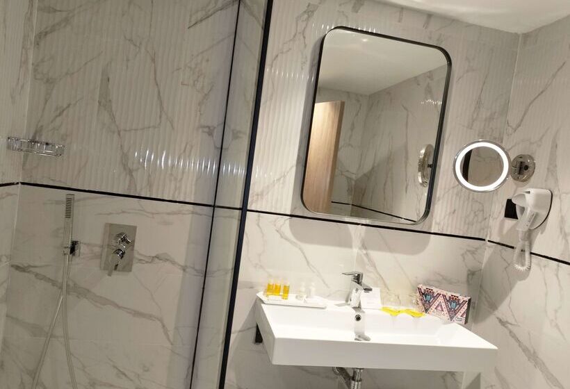 هتل Golden Tulip El Mechtel