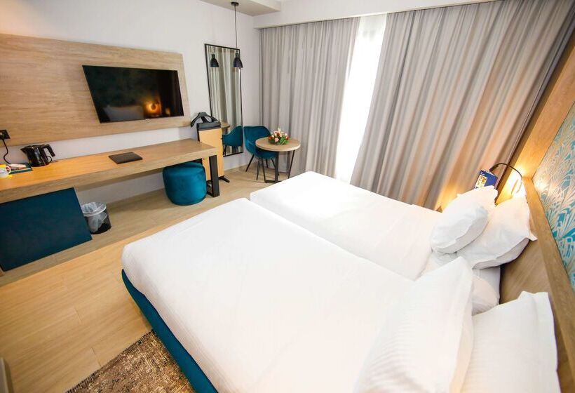 هتل Golden Tulip El Mechtel