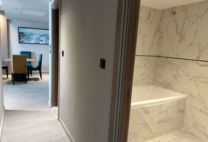 هتل Golden Tulip El Mechtel