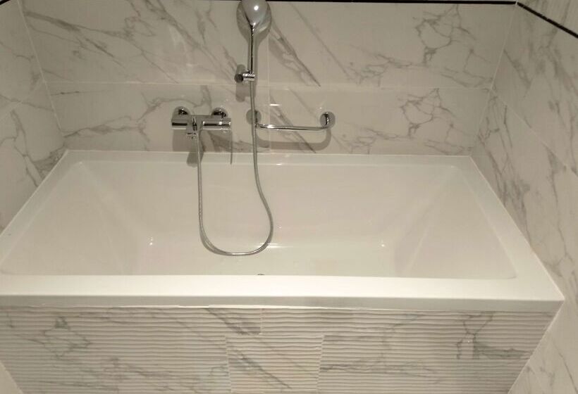 هتل Golden Tulip El Mechtel