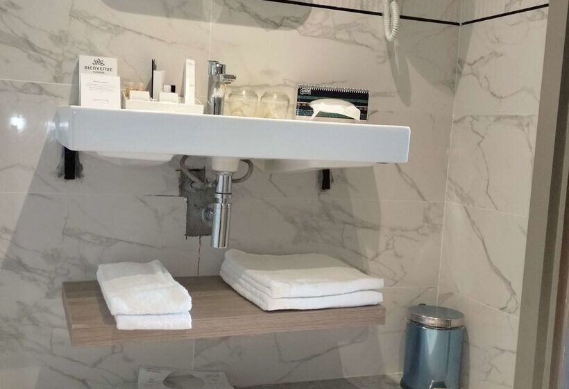 هتل Golden Tulip El Mechtel