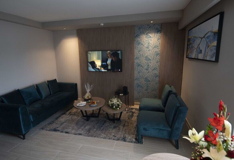 هتل Golden Tulip El Mechtel