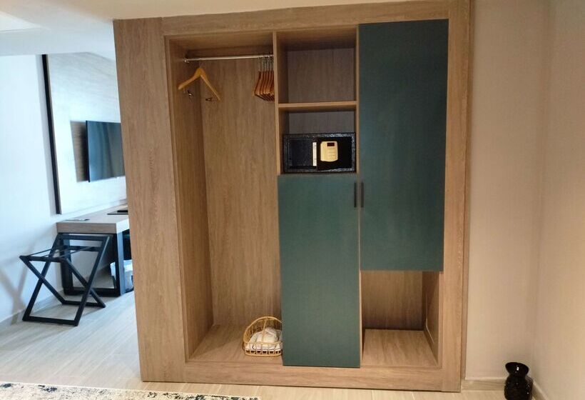 هتل Golden Tulip El Mechtel