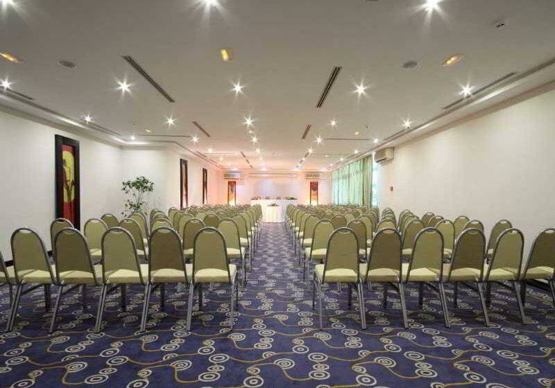 هتل Golden Tulip El Mechtel