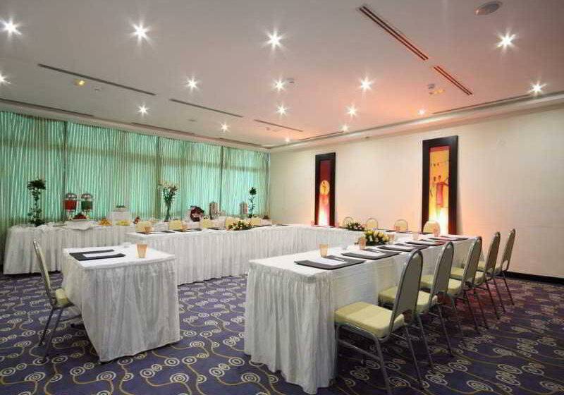 هتل Golden Tulip El Mechtel