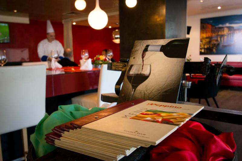 هتل Golden Tulip El Mechtel