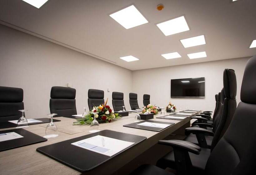 هتل Golden Tulip El Mechtel