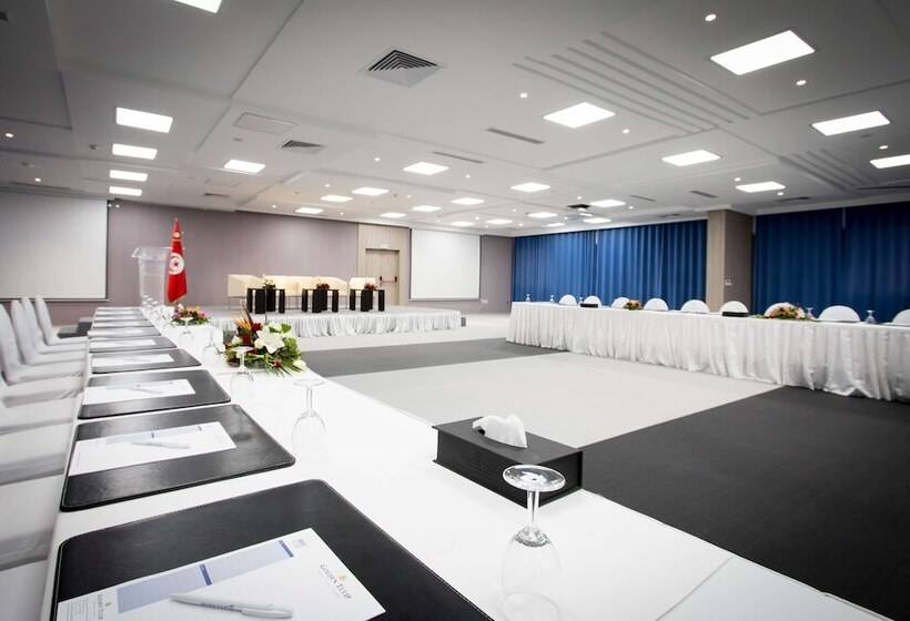 هتل Golden Tulip El Mechtel