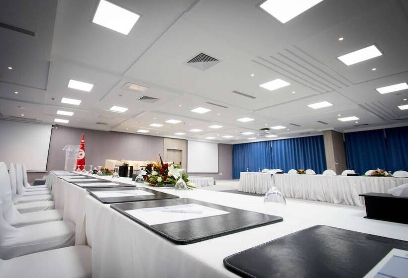 هتل Golden Tulip El Mechtel