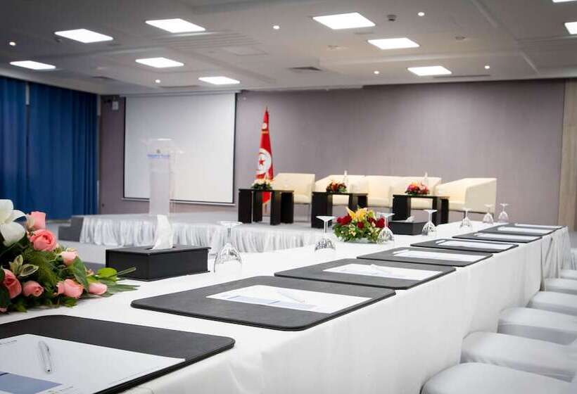 هتل Golden Tulip El Mechtel