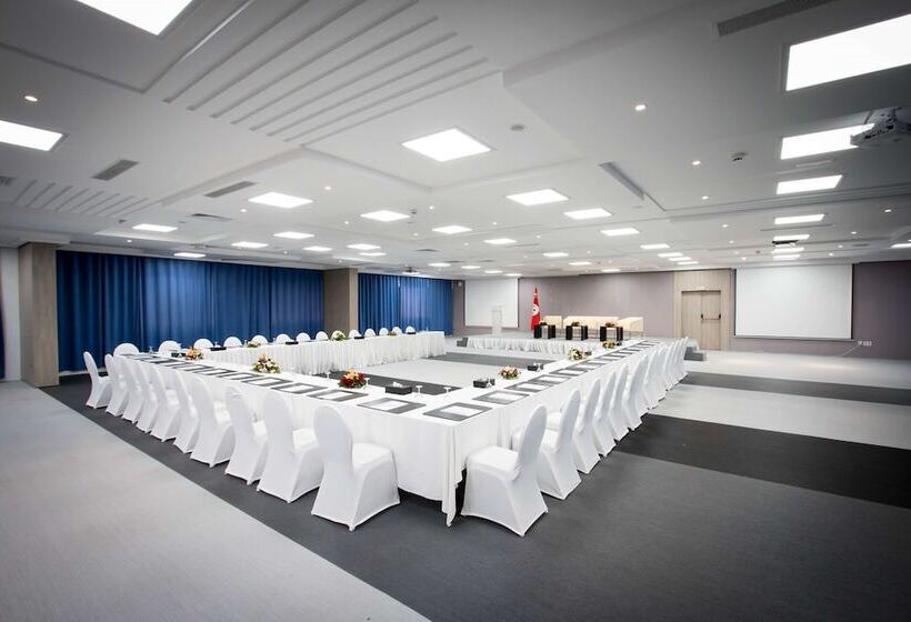 هتل Golden Tulip El Mechtel