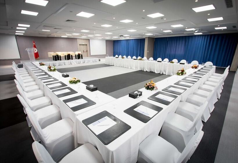 هتل Golden Tulip El Mechtel