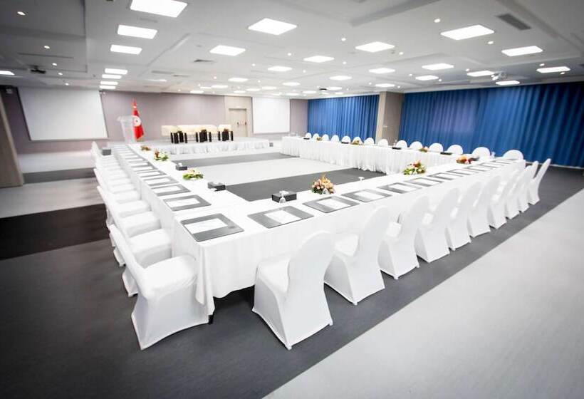 هتل Golden Tulip El Mechtel