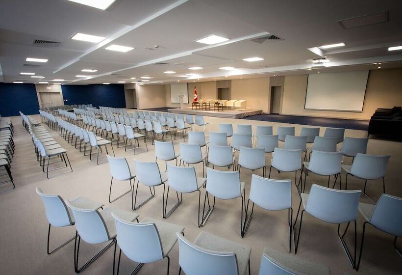 هتل Golden Tulip El Mechtel