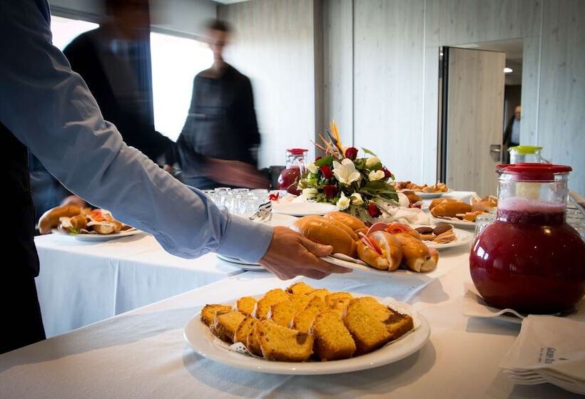 هتل Golden Tulip El Mechtel