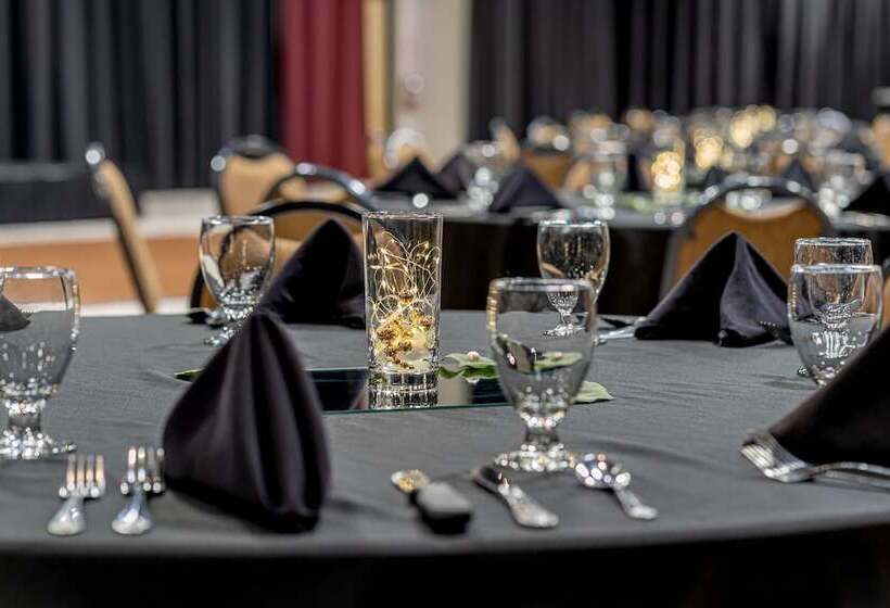 Grand Williston Hotel And Conference Center