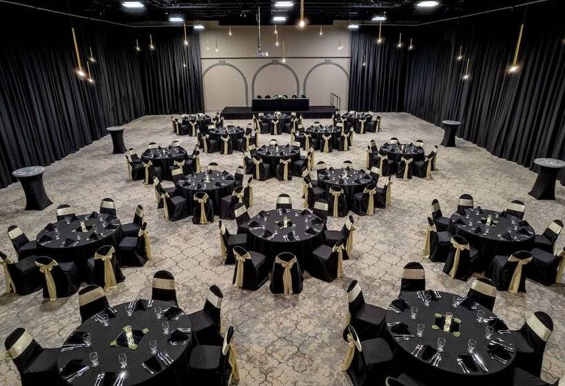 Grand Williston Hotel And Conference Center