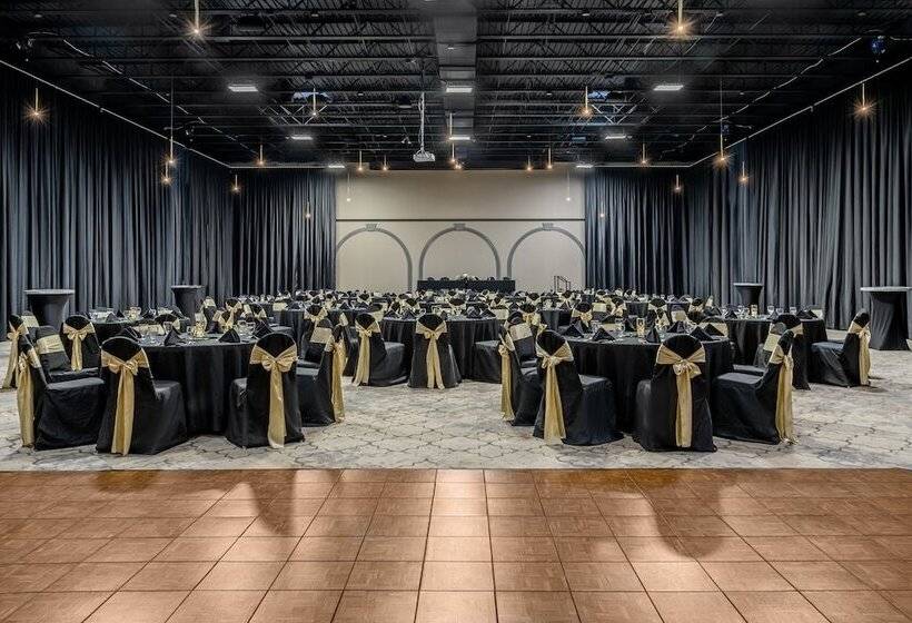 Grand Williston Hotel And Conference Center