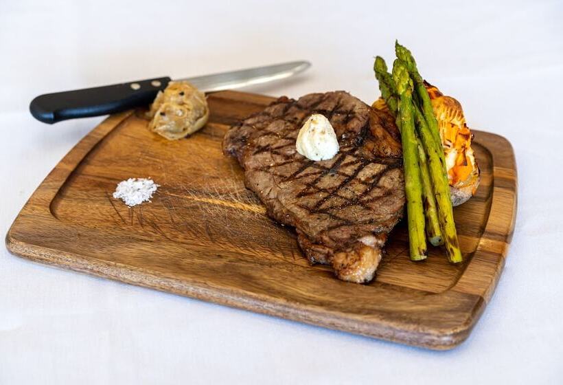 Grand Williston Hotel And Conference Center