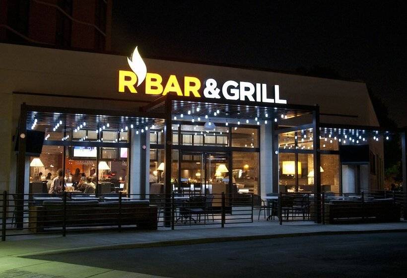 فندق Hilton Arlington