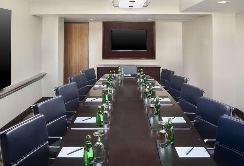 فندق Hilton Arlington