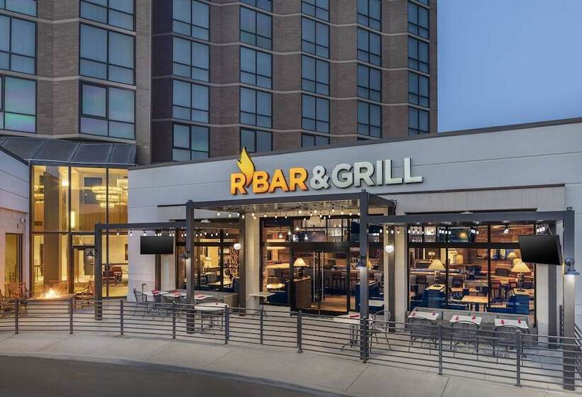 فندق Hilton Arlington