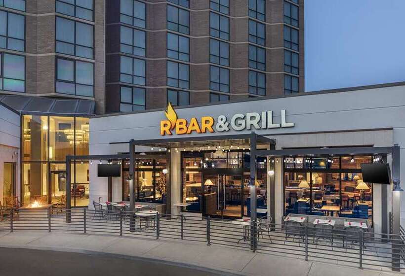 فندق Hilton Arlington