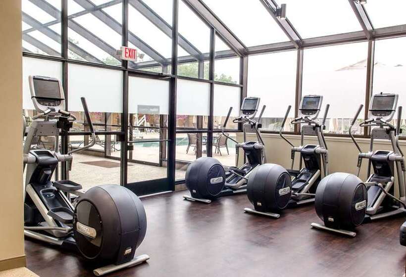 فندق Hilton Arlington