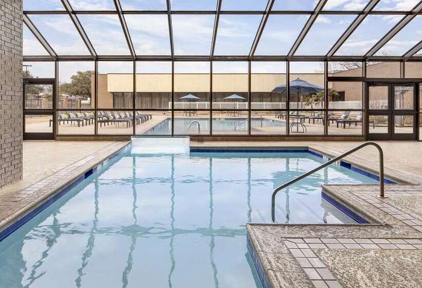 فندق Hilton Arlington