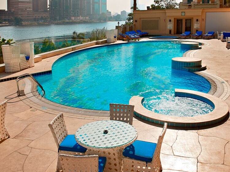 هتل Hilton Cairo Zamalek Residences