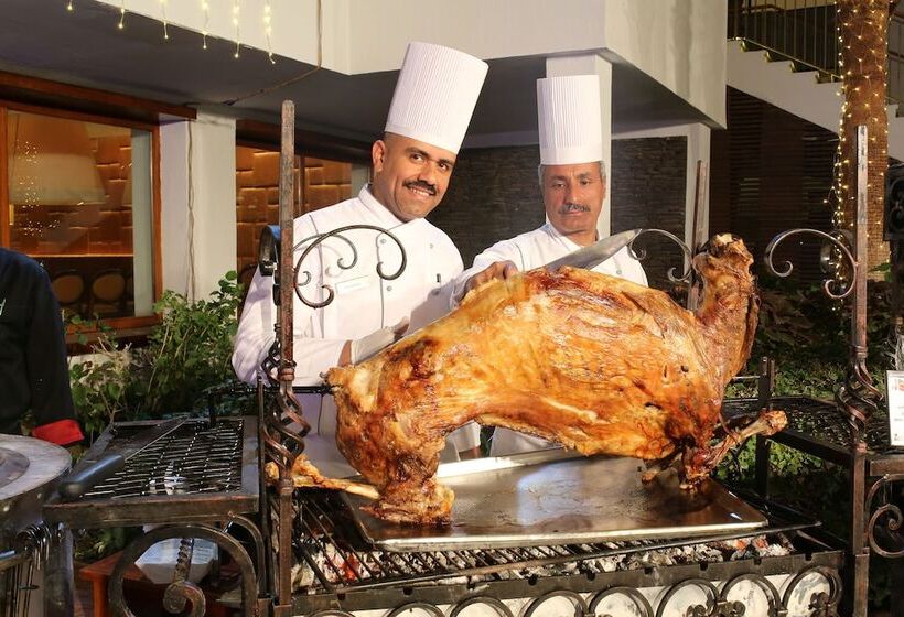 Отель Hilton Luxor Resort & Spa