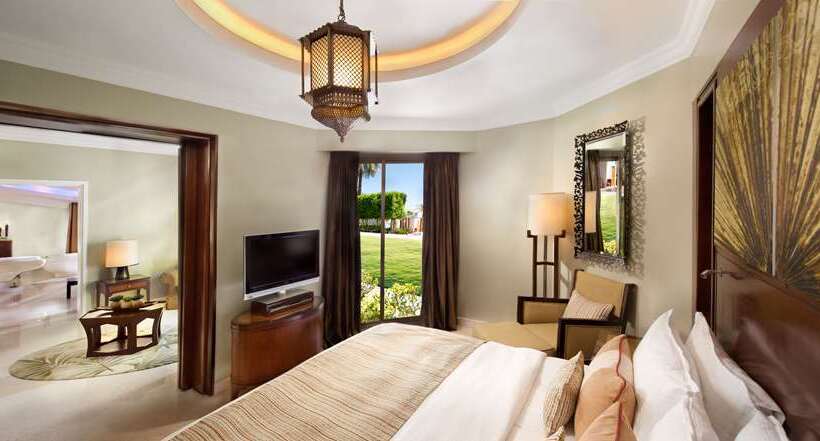 Отель Hilton Luxor Resort & Spa