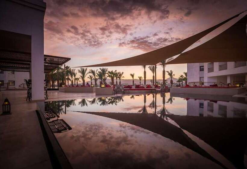 Отель Hilton Luxor Resort & Spa