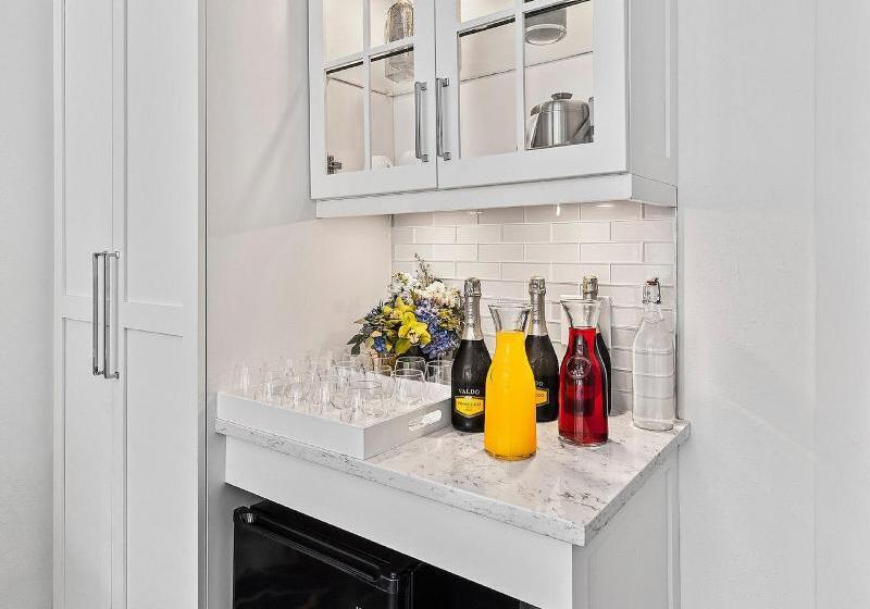 Отель Icona Cape May