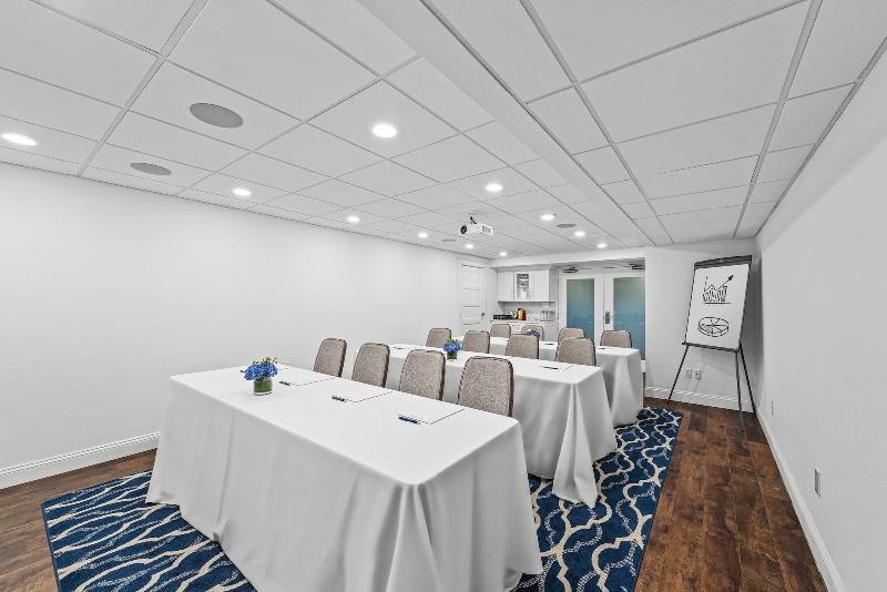 Отель Icona Cape May