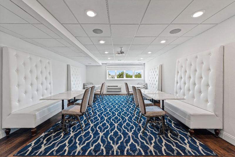 Отель Icona Cape May