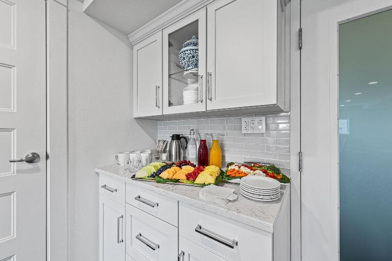 Отель Icona Cape May