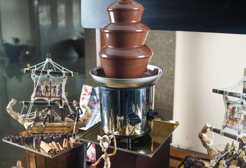 Отель Movenpick Resort Aswan