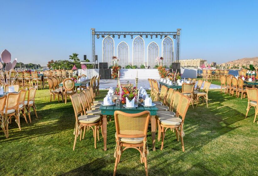 Отель Movenpick Resort Aswan