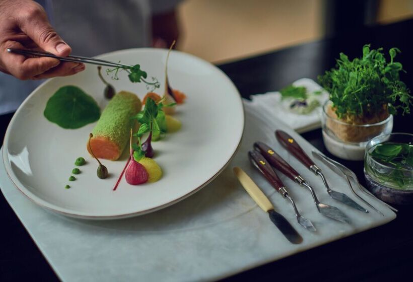 Отель Movenpick Resort Aswan