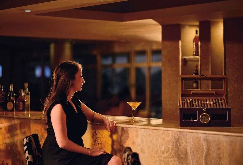 Отель Movenpick Resort Aswan