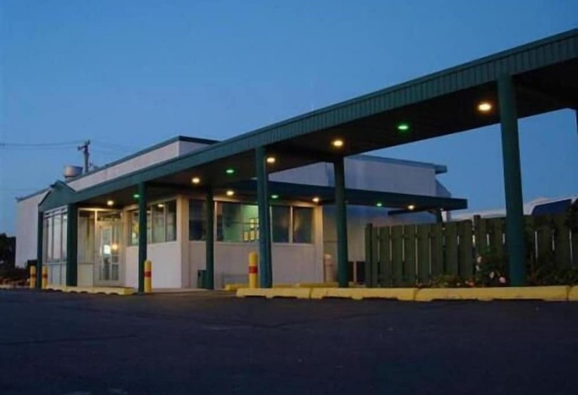 هتل O Hare Inn & Suites