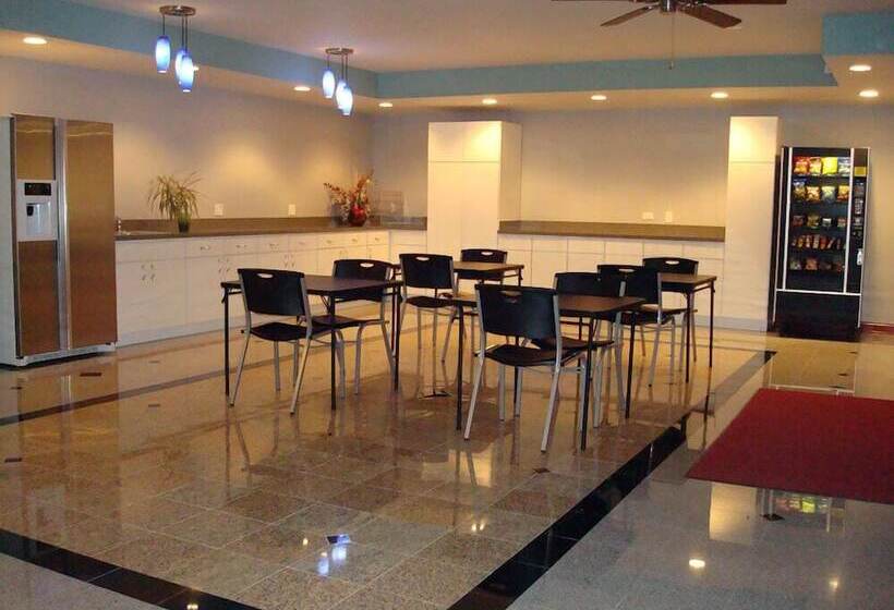 هتل O Hare Inn & Suites